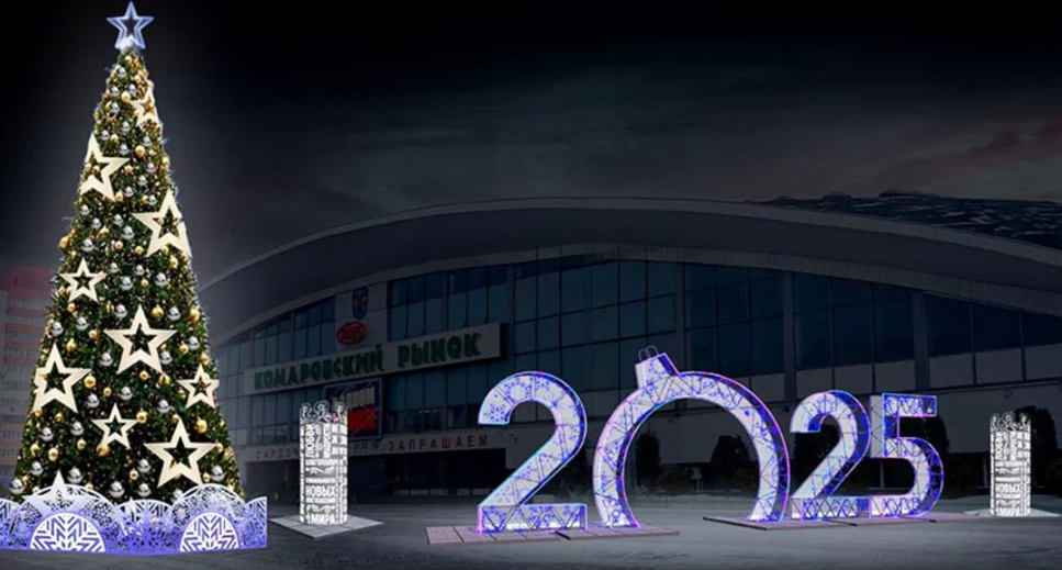 новогодняя елка ряжом с комаровским рынком в минске